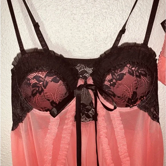 Lingerie set Sz M coral black accents lace trim reversible straps push-up bra